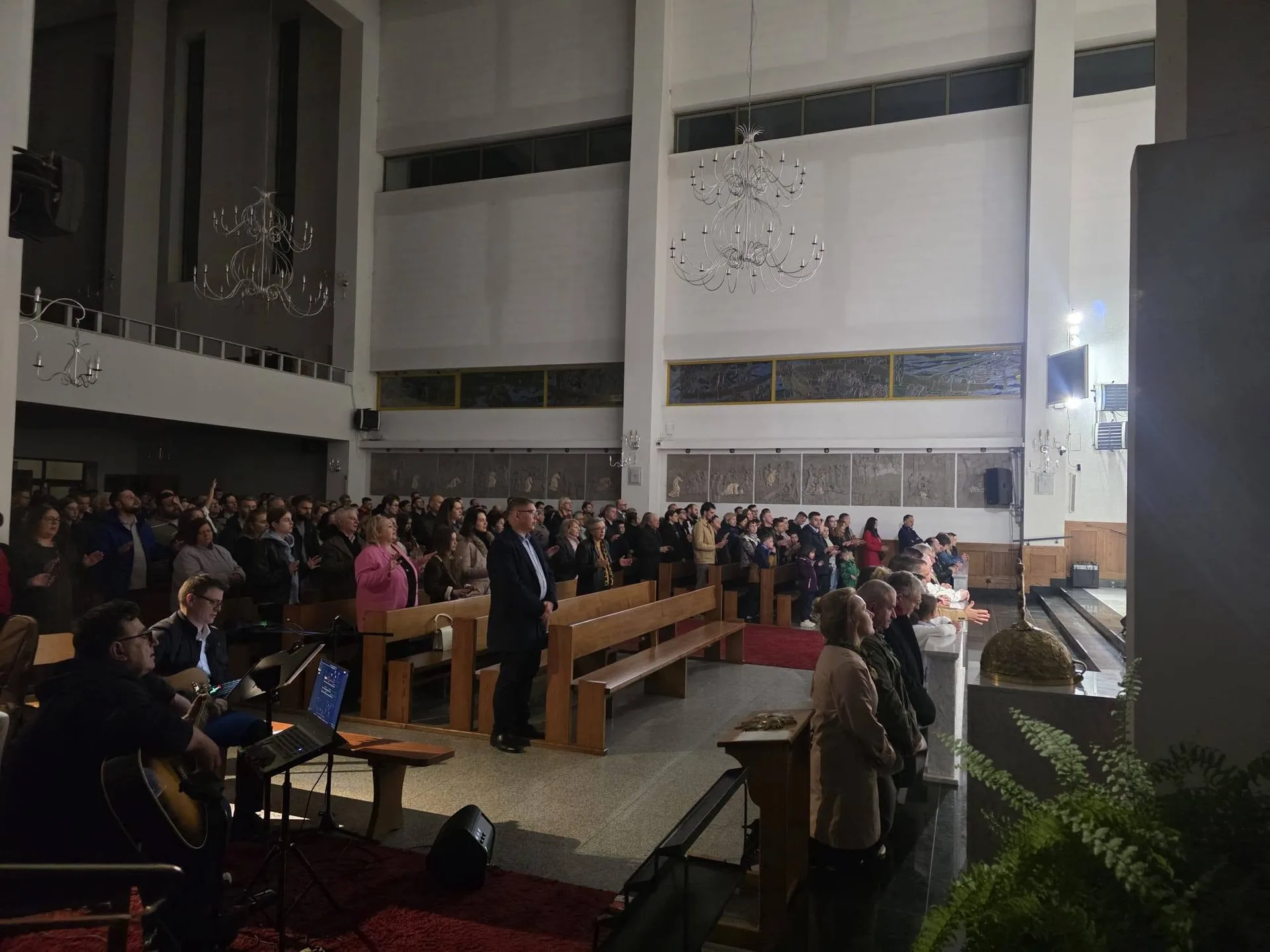Zespół muzyczny i oprawa niedzielnej Mszy Dwudziestki